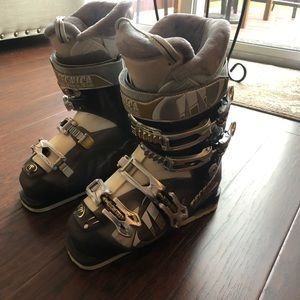 Ski Boots - Women’s Size 6.5